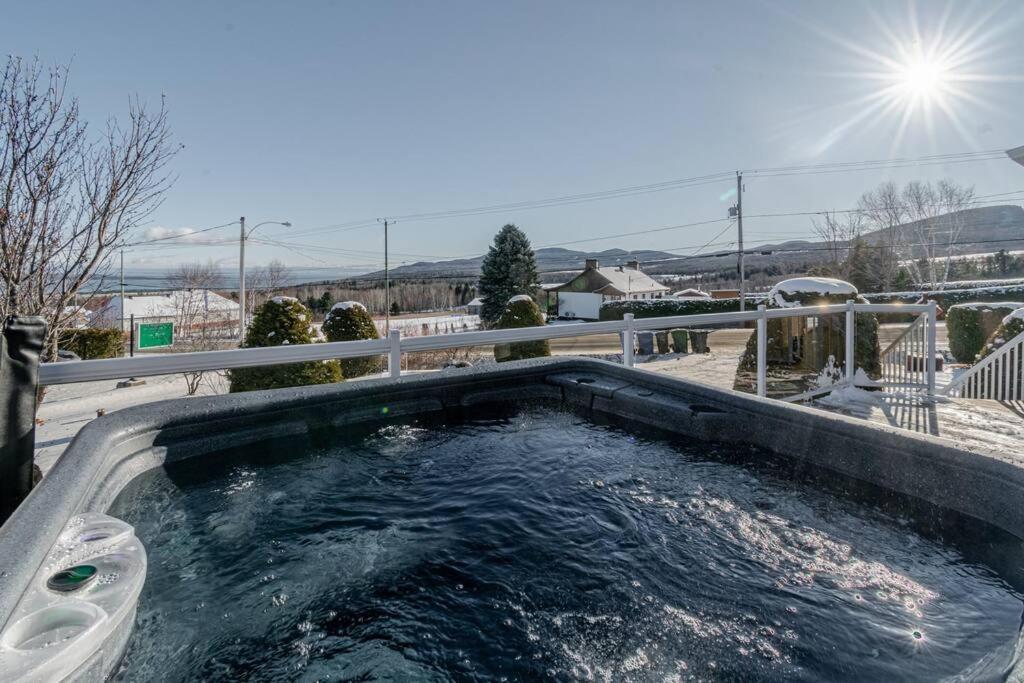 Spa, Sauna Et Foyer : Le Phare De Baie-Saint-Paul Exterior photo